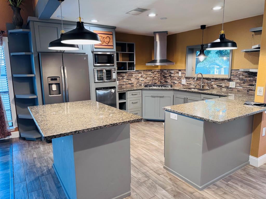 225 California Drive, Glenn Heights, TX 75154