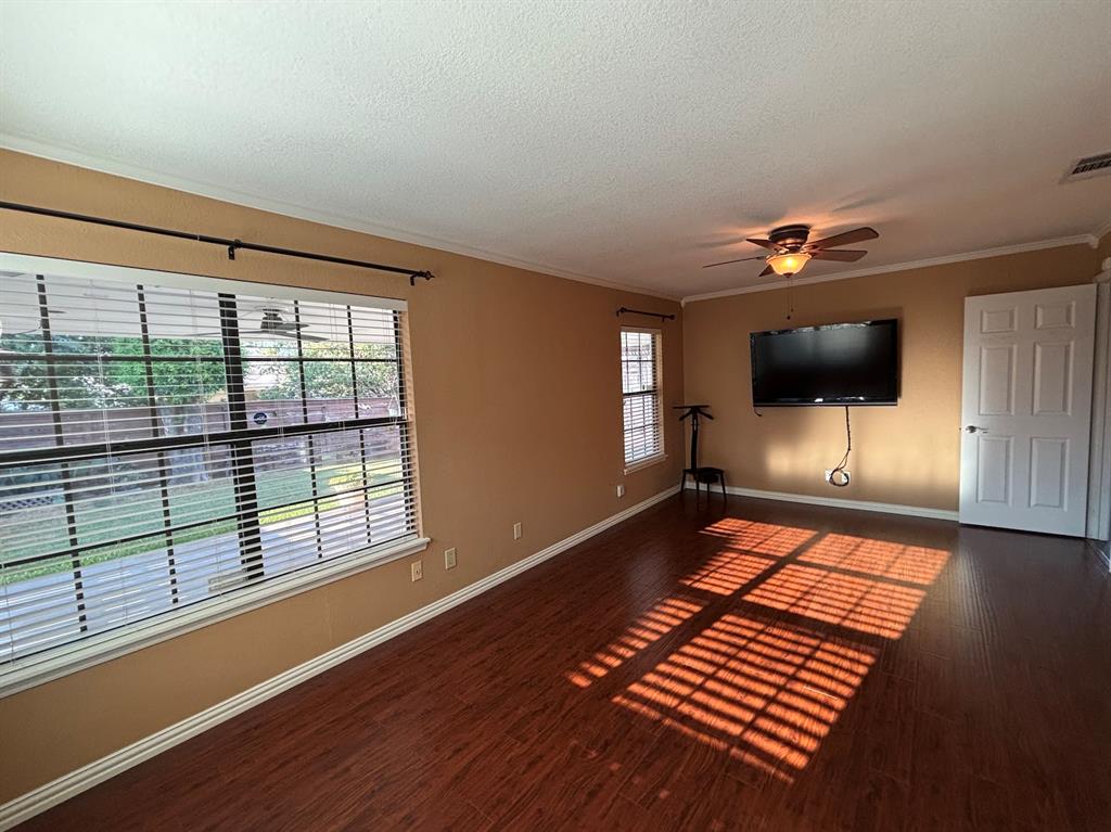 225 California Drive, Glenn Heights, TX 75154