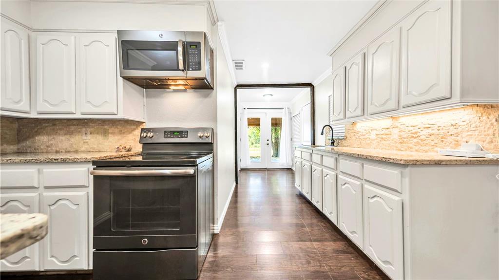 1542 W Reindeer Road, Lancaster, TX 75146