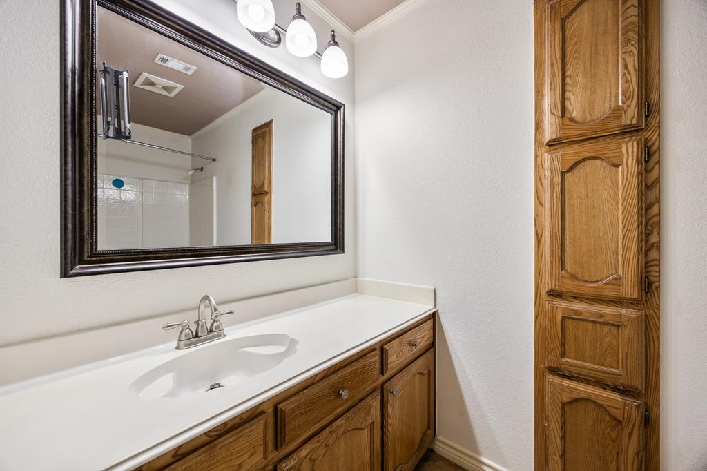 Full Bath for bedrooms #4 and #5
