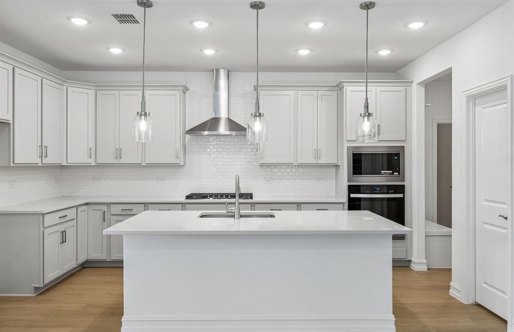 Eat-in kitchen island