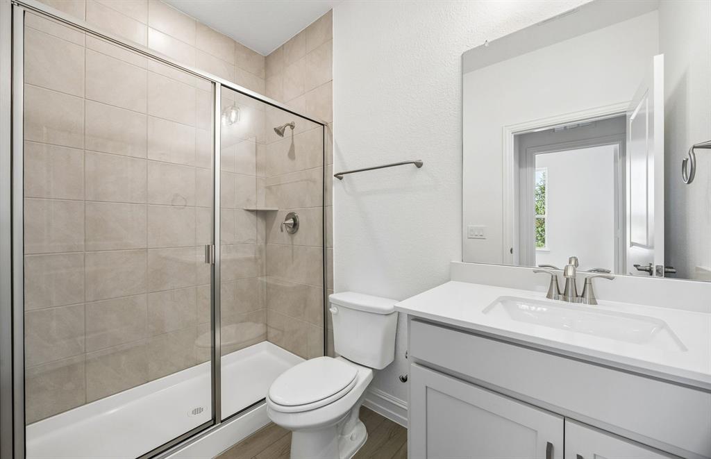 Secondary bath on first level