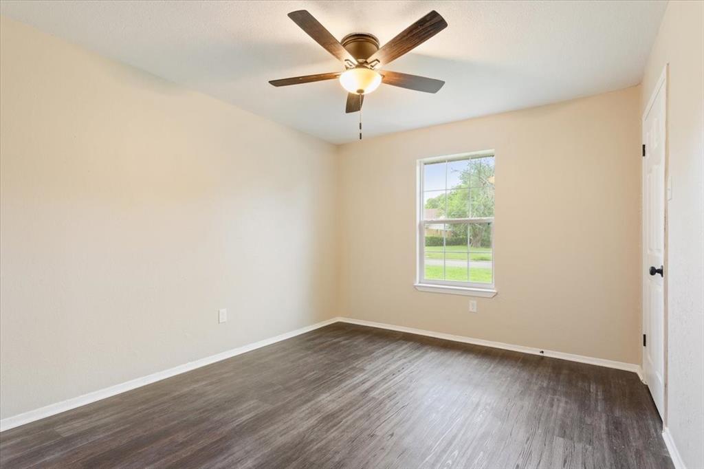 329 Applewood Lane, Hewitt, TX 76643