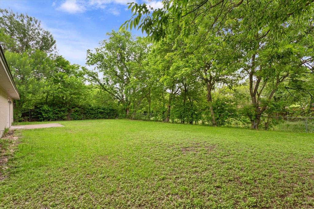 329 Applewood Lane, Hewitt, TX 76643