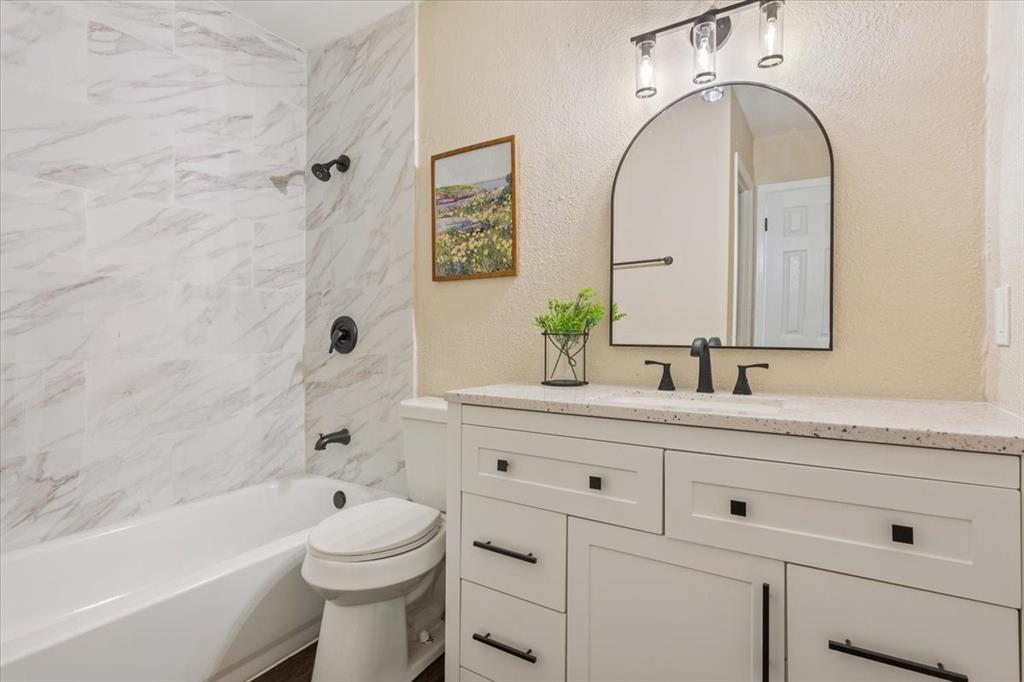 329 Applewood Lane, Hewitt, TX 76643