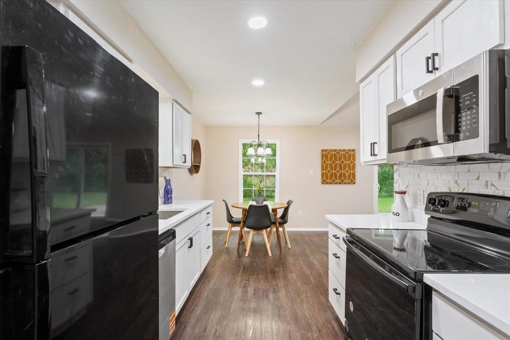 329 Applewood Lane, Hewitt, TX 76643