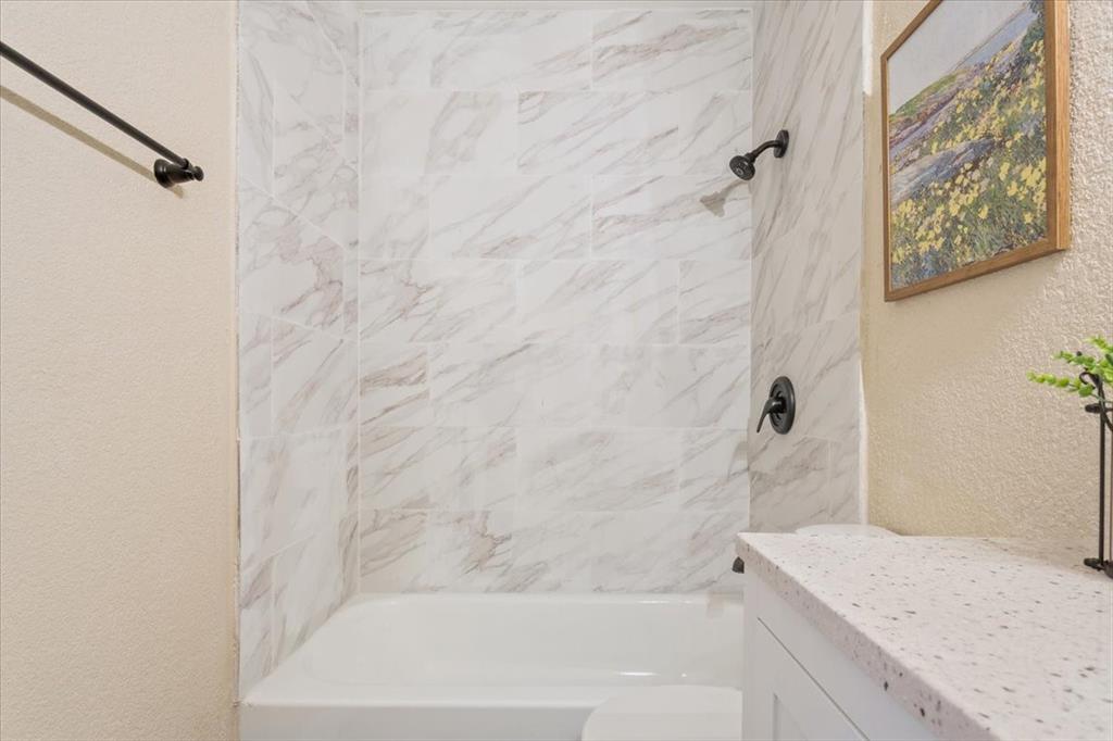 329 Applewood Lane, Hewitt, TX 76643