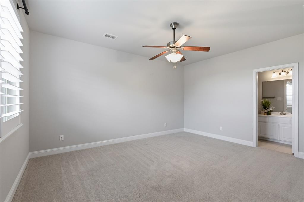 Upstairs 4th bedroom or Game room/Media room with full bath and walk-in closet
