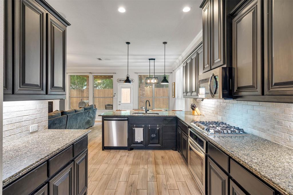 3233 Burgundy Lane, Midlothian, TX 76065