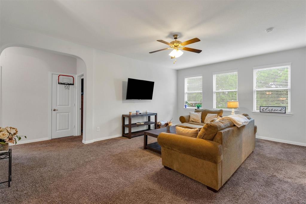 3233 Burgundy Lane, Midlothian, TX 76065