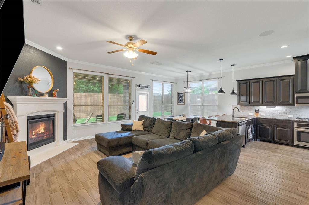 3233 Burgundy Lane, Midlothian, TX 76065
