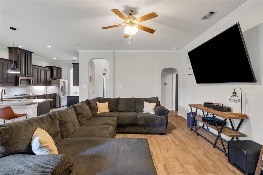 3233 Burgundy Lane, Midlothian, TX 76065
