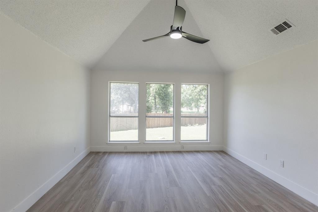 Vaulted ceiling accenting a contemporary ceiling fan