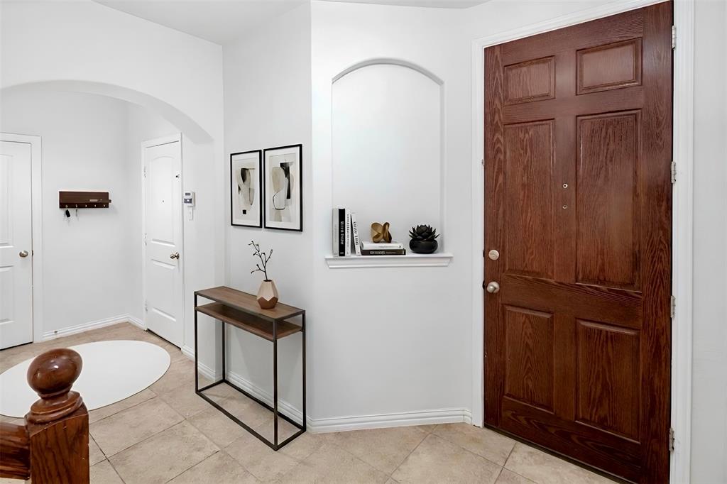 Entry Virtually Staged Entry Virtually Staged