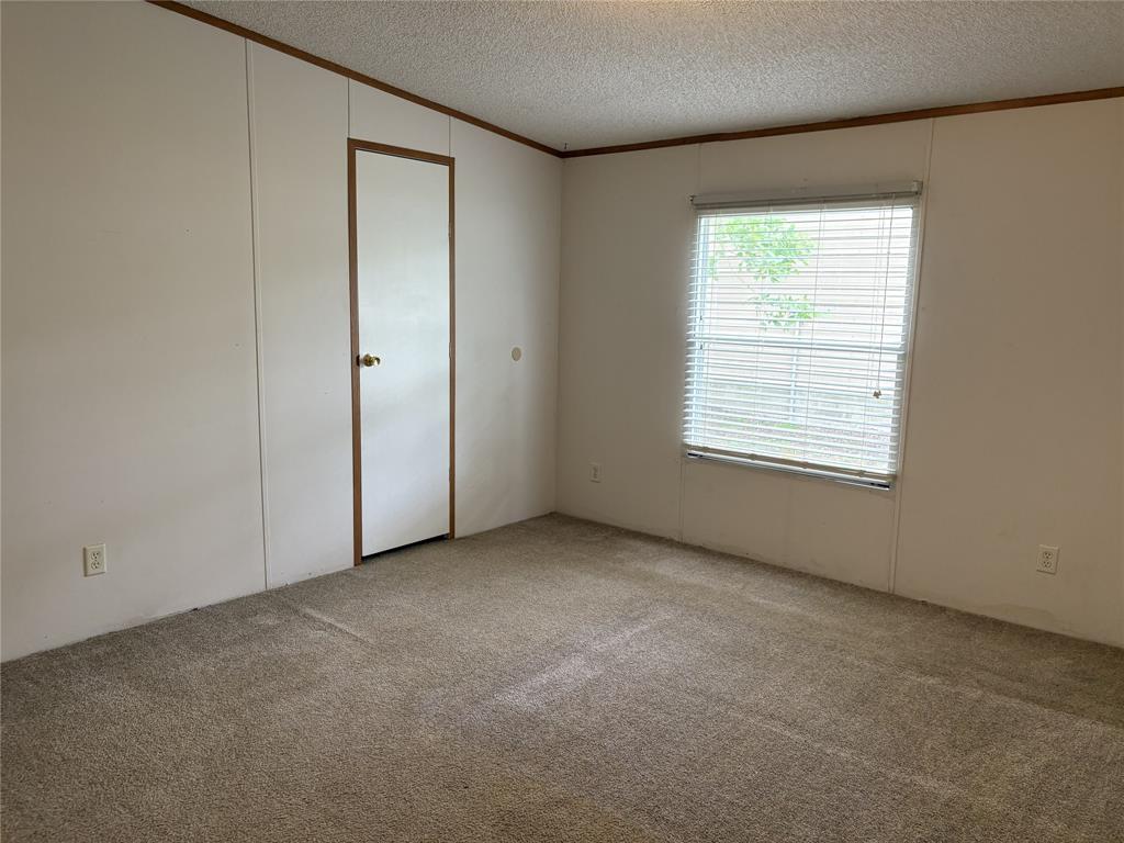 Sitting area off master bedroom