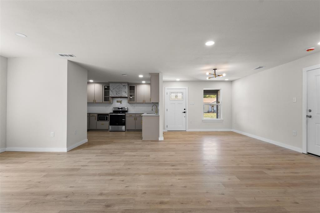 314 NW 15th Street, Grand Prairie, TX 75050