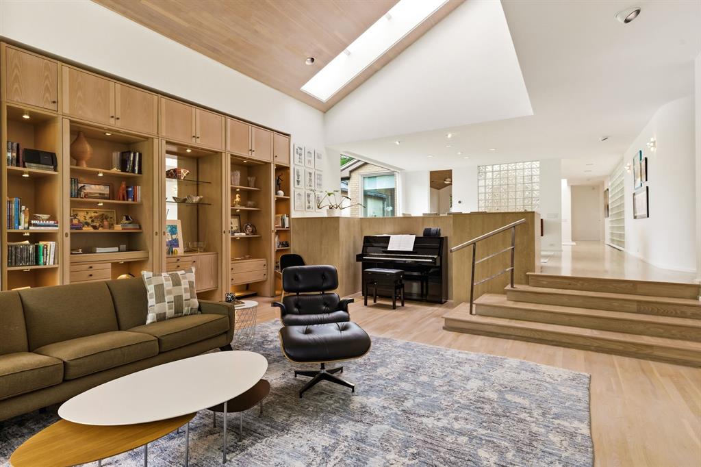 9 Hallshire Court, Dallas, TX 75225