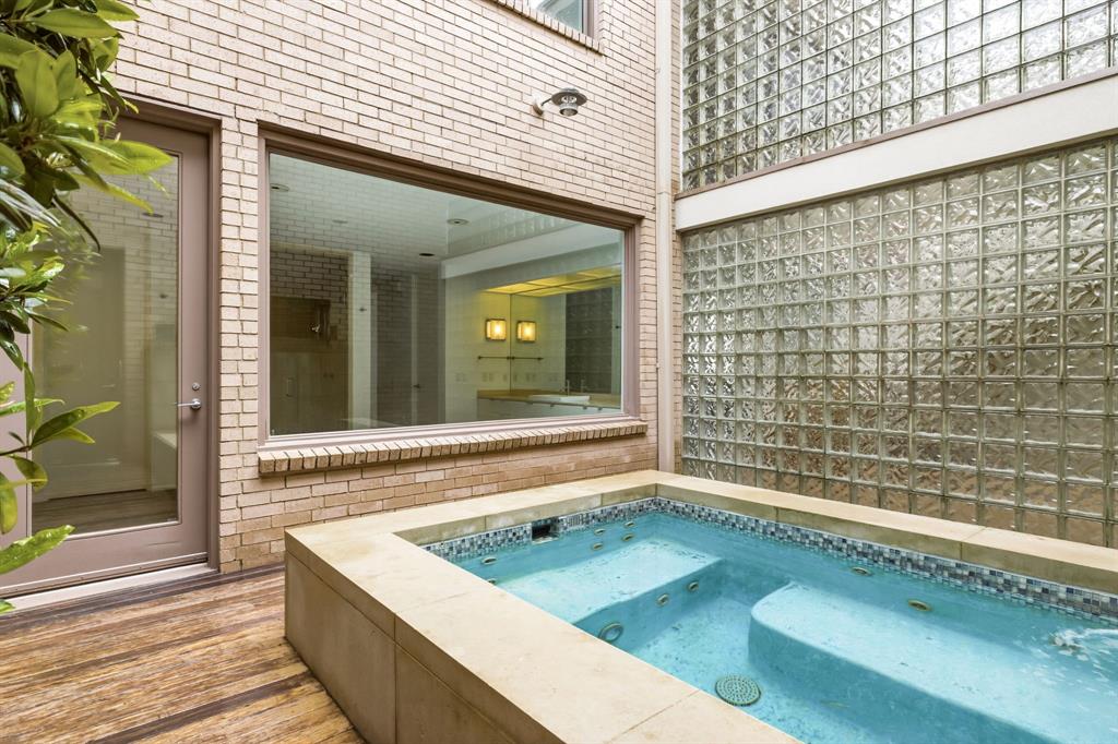 9 Hallshire Court, Dallas, TX 75225