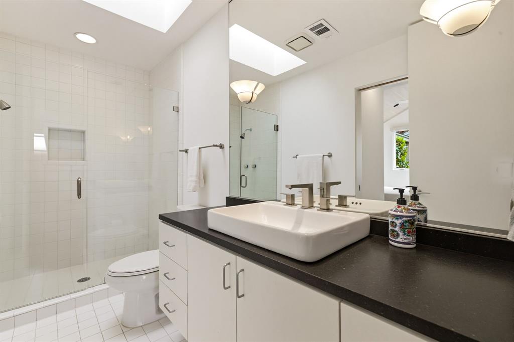 9 Hallshire Court, Dallas, TX 75225