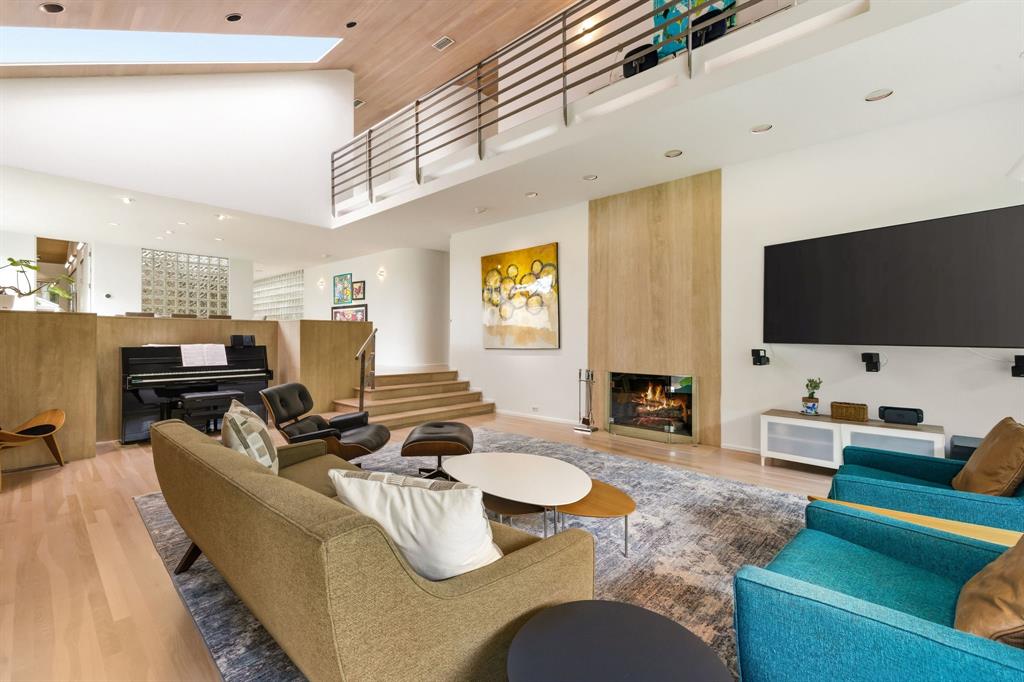 9 Hallshire Court, Dallas, TX 75225