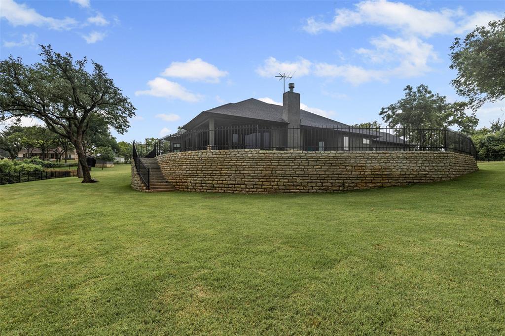 1.6 acres of plush property. Walk barefoot to the lake! 1.6 acres of plush property. Walk barefoot to the lake!
