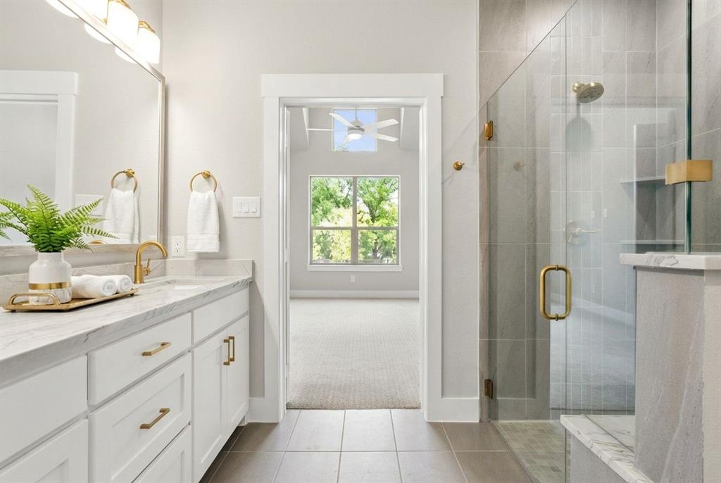 8517 Del Rio primary bath Bayside (4) 8517 Del Rio primary bath Bayside (4)