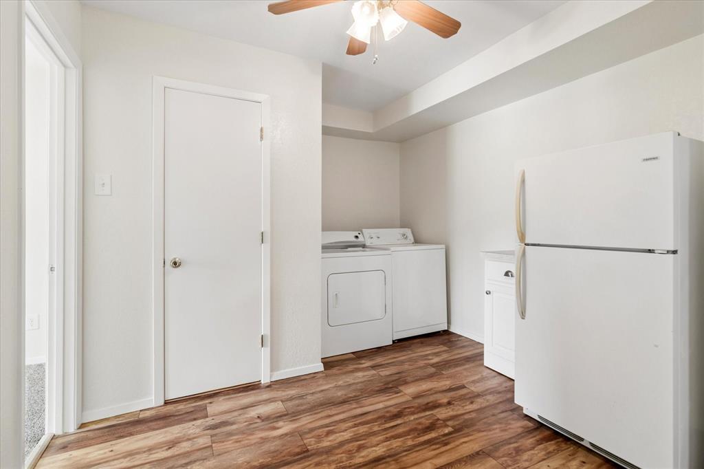 Laundry nook in corner of dining nook - w/d included