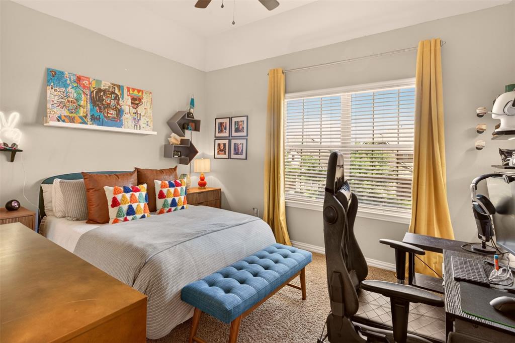 Secondary bedroom offers natural light and space for sleeping, studying or hobbies.