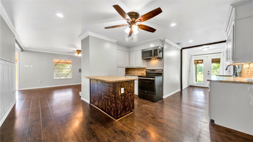 1542 W Reindeer, Lancaster, TX 75146