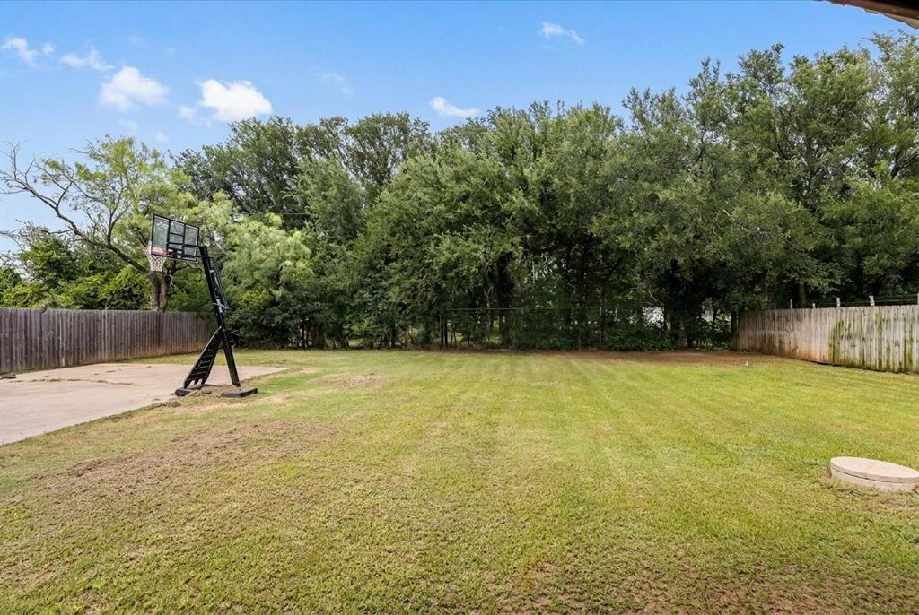 405 Granbury Court, Granbury, TX 76049