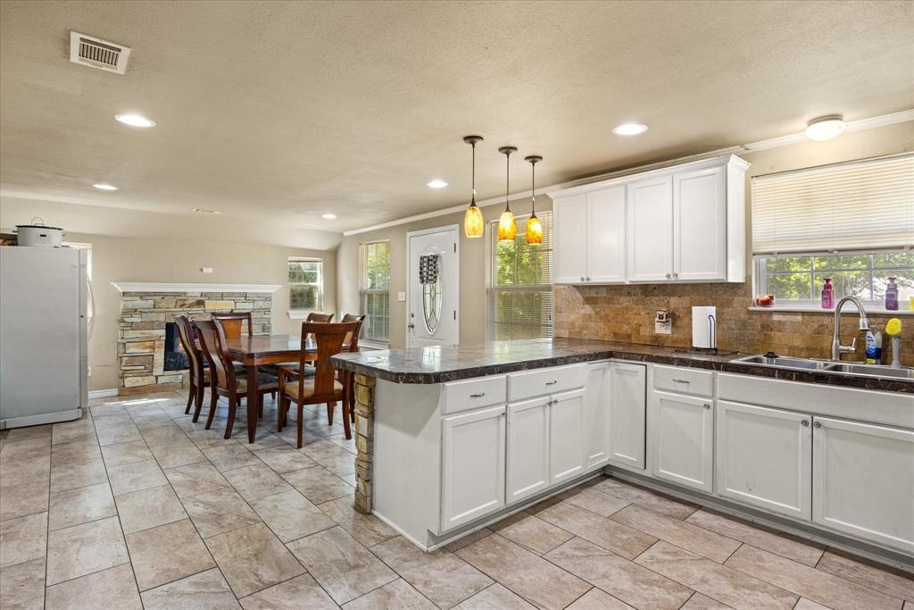 Eat in kitchen with room for everyone to gather around.