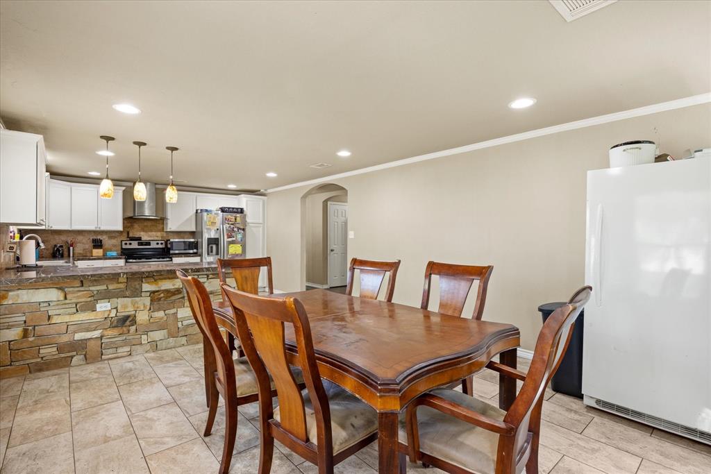 The perfect space for gathering in the evenings for a relaxing meal or entertaining.