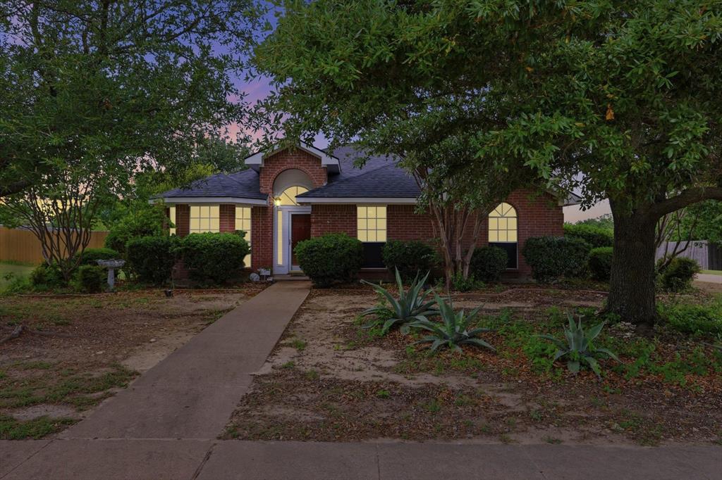 921 High Point Drive, Midlothian, TX 76065