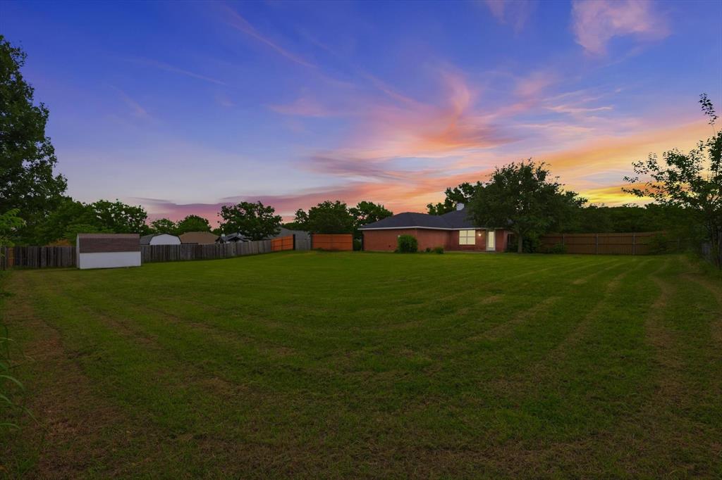 921 High Point Drive, Midlothian, TX 76065 921 High Point Drive, Midlothian, TX 76065