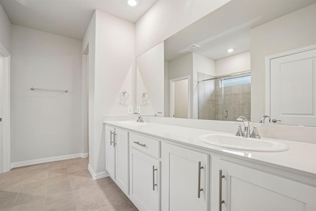 Photo is not of the actual home, but is an inspirational photo of builder’s model home and may depict options, furnishings, and/or decorator features that are not included.
