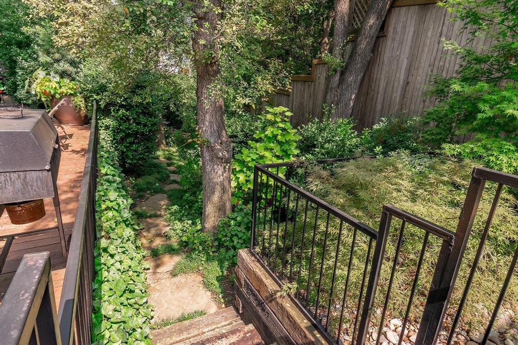 14913 Oaks North Drive, Addison, TX 75254