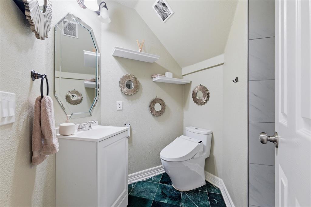 Downstairs Full Hall Bathroom across from BdRm 2