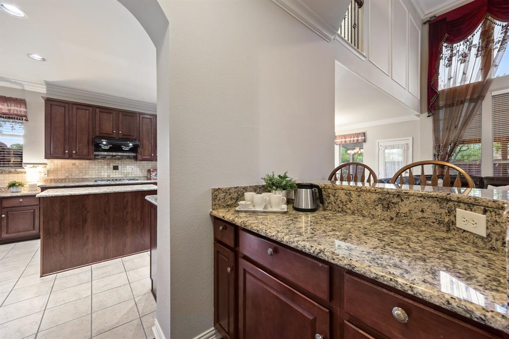 Coffee/breakfast bar off kitchen