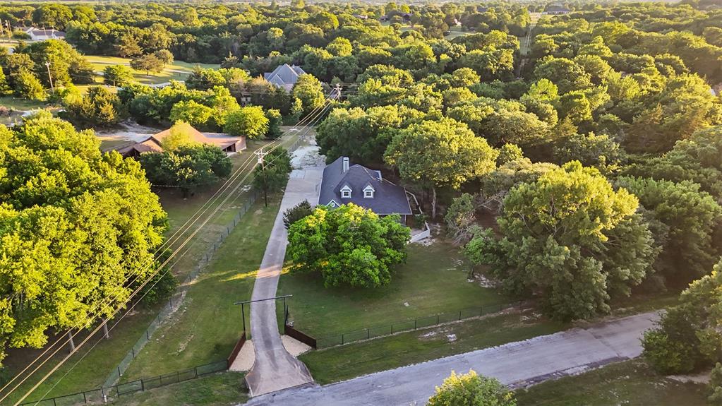 1044 E Woodridge Road, Waxahachie, TX 75165