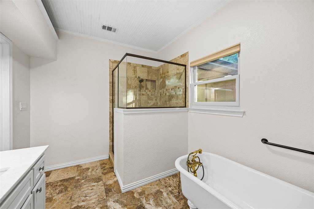 1044 E Woodridge Road, Waxahachie, TX 75165