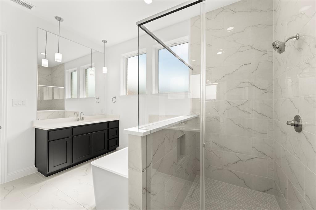 25. 2027 Clairmount - Bath (4)
