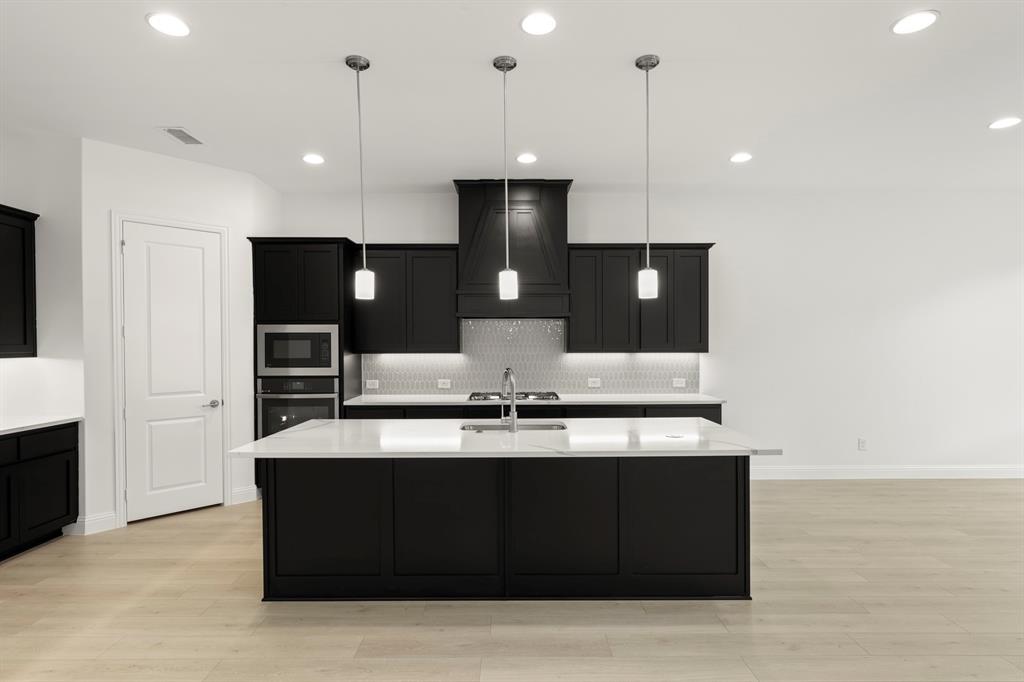 15. 2027 Clairmount - Kitchen