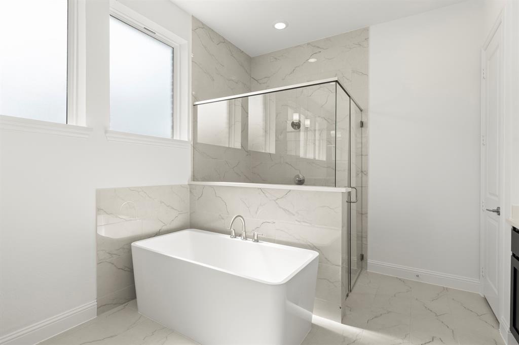 22. 2027 Clairmount - Bath
