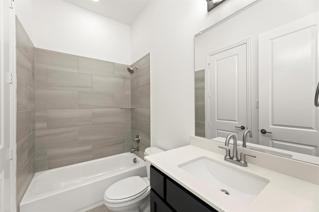 10. 2027 Clairmount - 3RD Bath