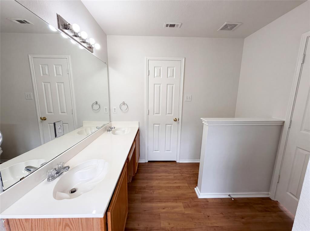 5432 Nuthatch Street, Dallas, TX 75236