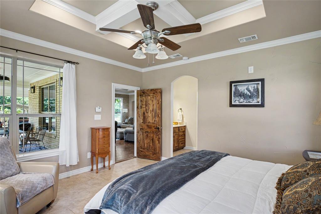 Tray ceiling with crown molding and a ceiling fan light fixture