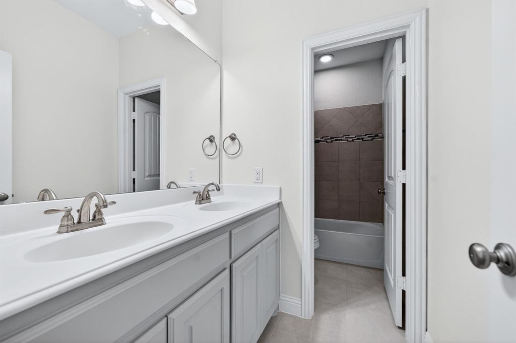 922 Amber Knoll Drive, Rockwall, TX 75087