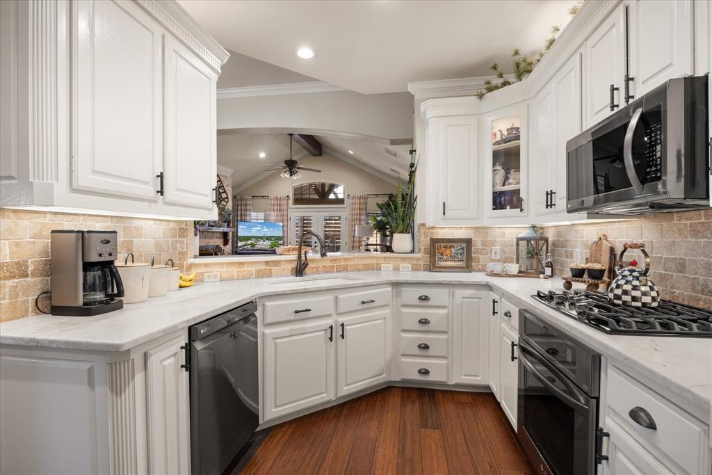 703 N Avalon Court, Granbury, TX 76048