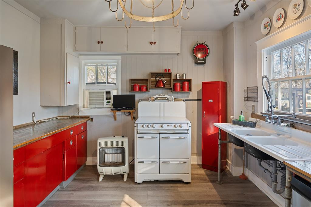508 N Virginia Street, Terrell, TX 75160