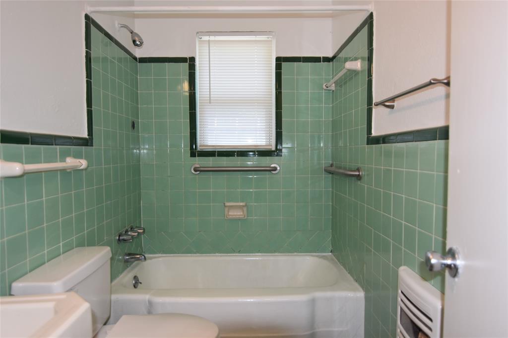 1202 Sunnyside Avenue, Cockrell Hill, TX 75211